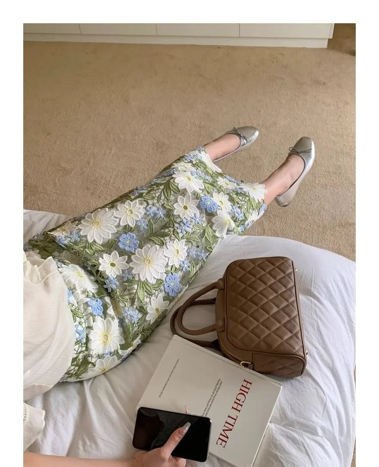 Elegant Green Floral Embroidery Straight Skirt