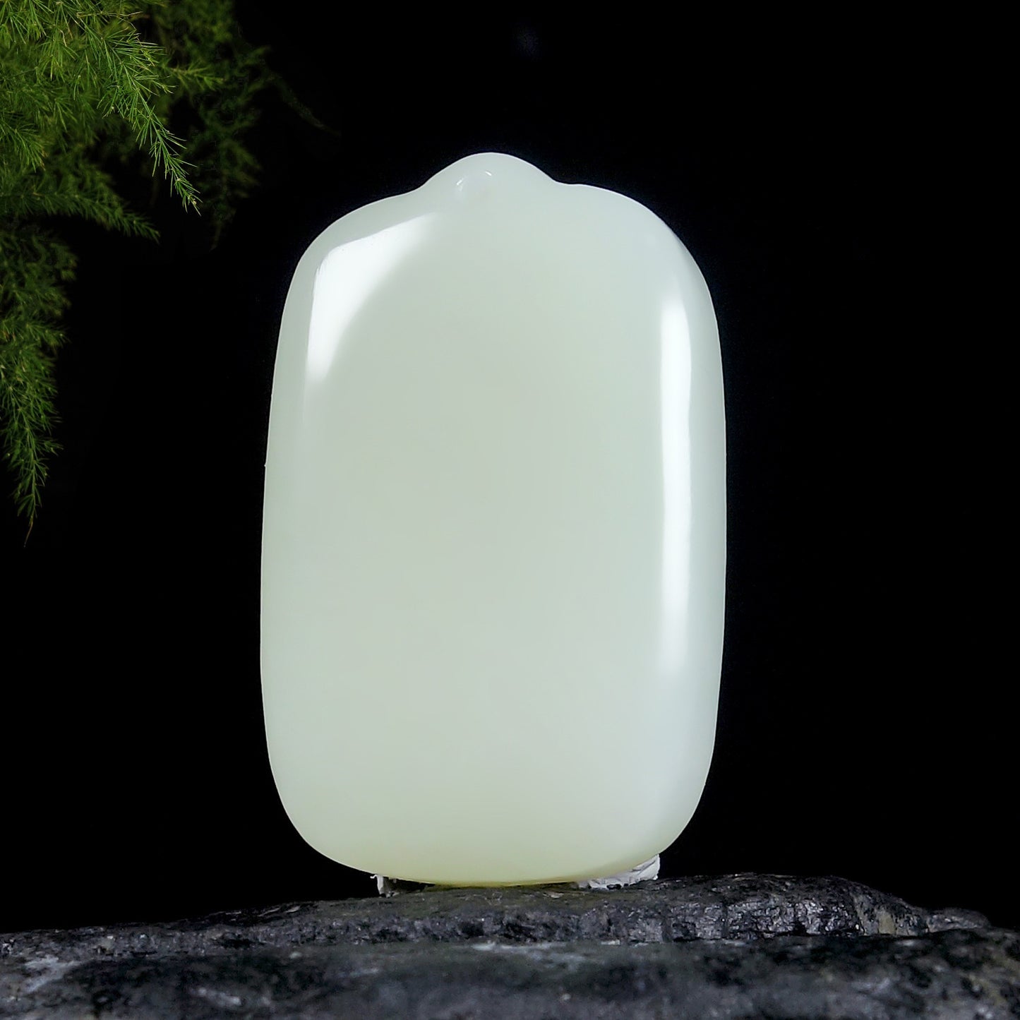 Natural Hetian Jade Loaf Pendant Necklace (Ladies)