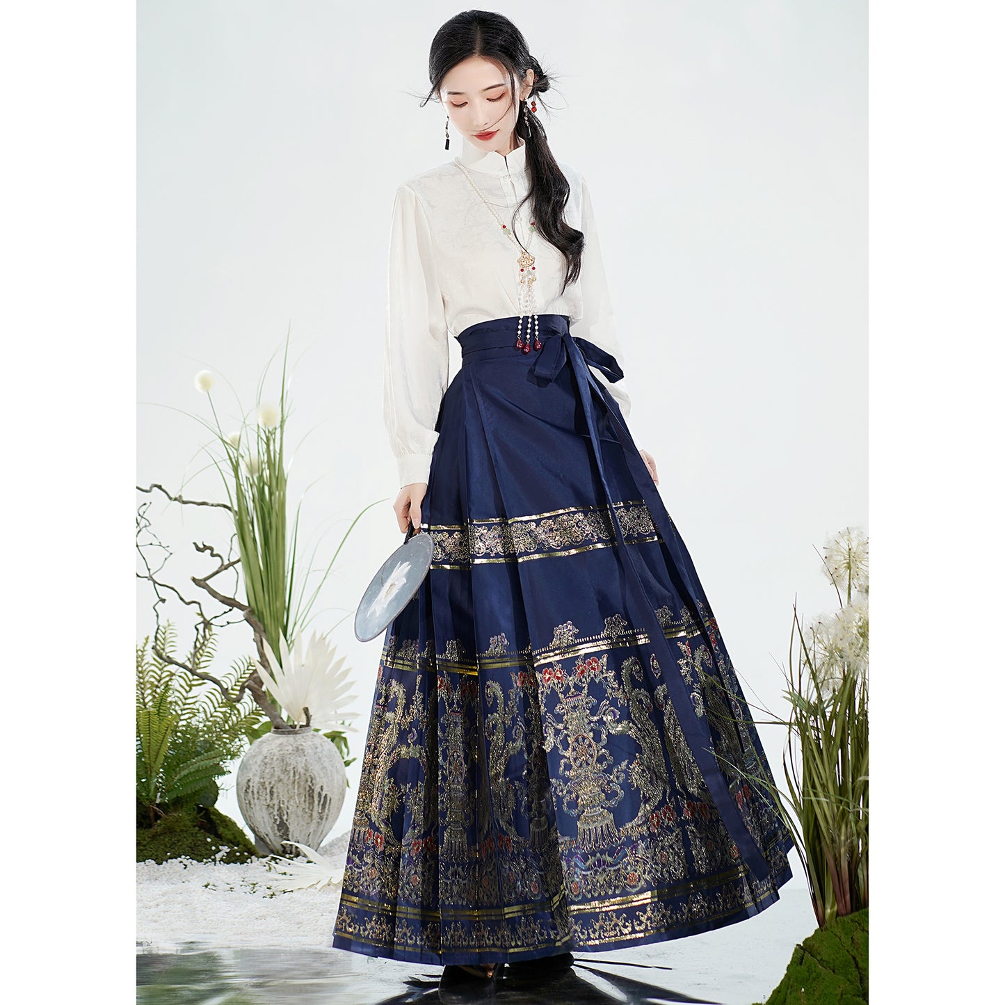 Retro Blue Chinese Lace Up Loose Print Embroidery Skirts Spring