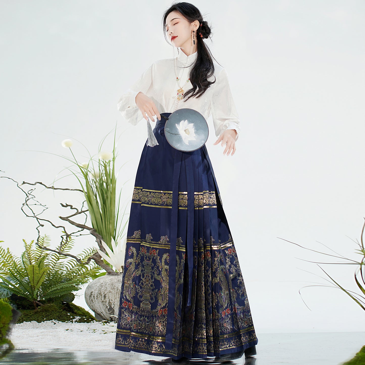 Retro Blue Chinese Lace Up Loose Print Embroidery Skirts Spring