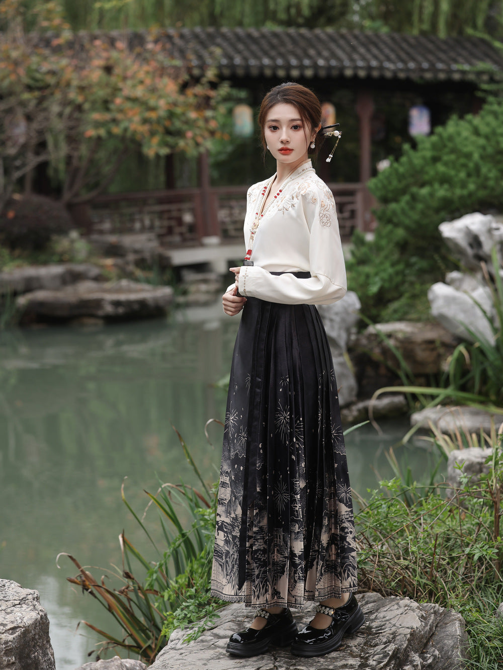 Elegant Black Chinese Lace Up Loose Embroidery Skirts Spring