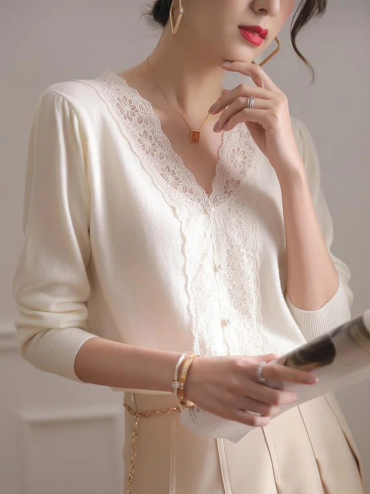 Elaine French Style V-Neck Lace Stitching Knitted Sweater