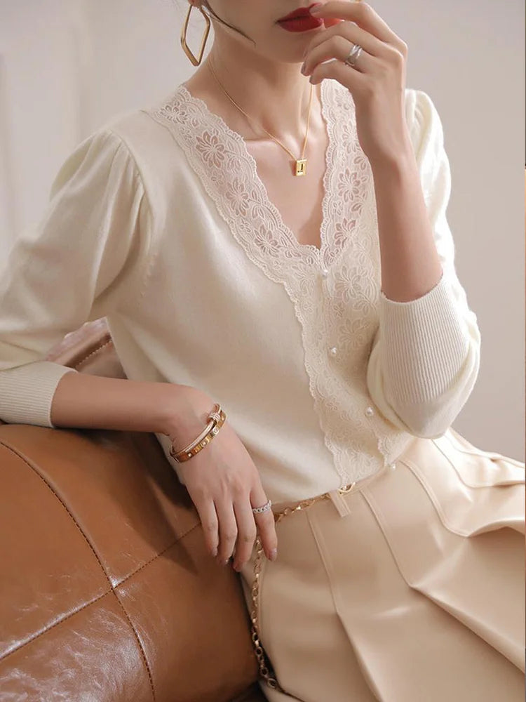 Elaine French Style V-Neck Lace Stitching Knitted Sweater