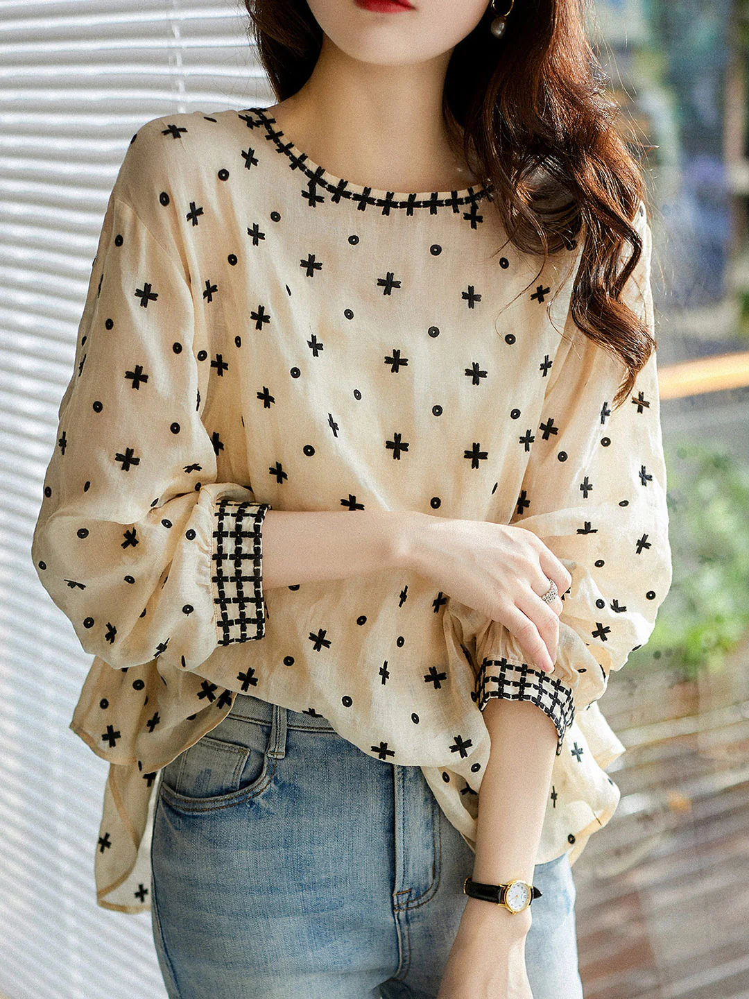 Elegant Embroidered Round Neck Bubble Long Sleeve Blouse Top